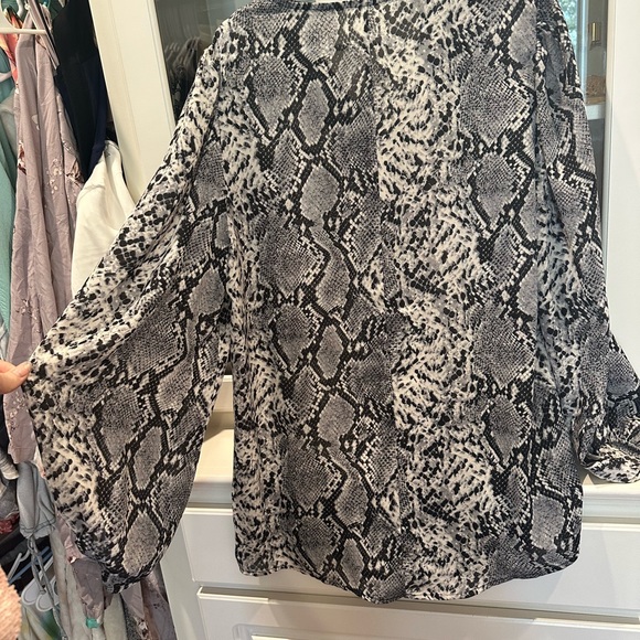 Snake skin pattern blouse - Picture 4 of 4